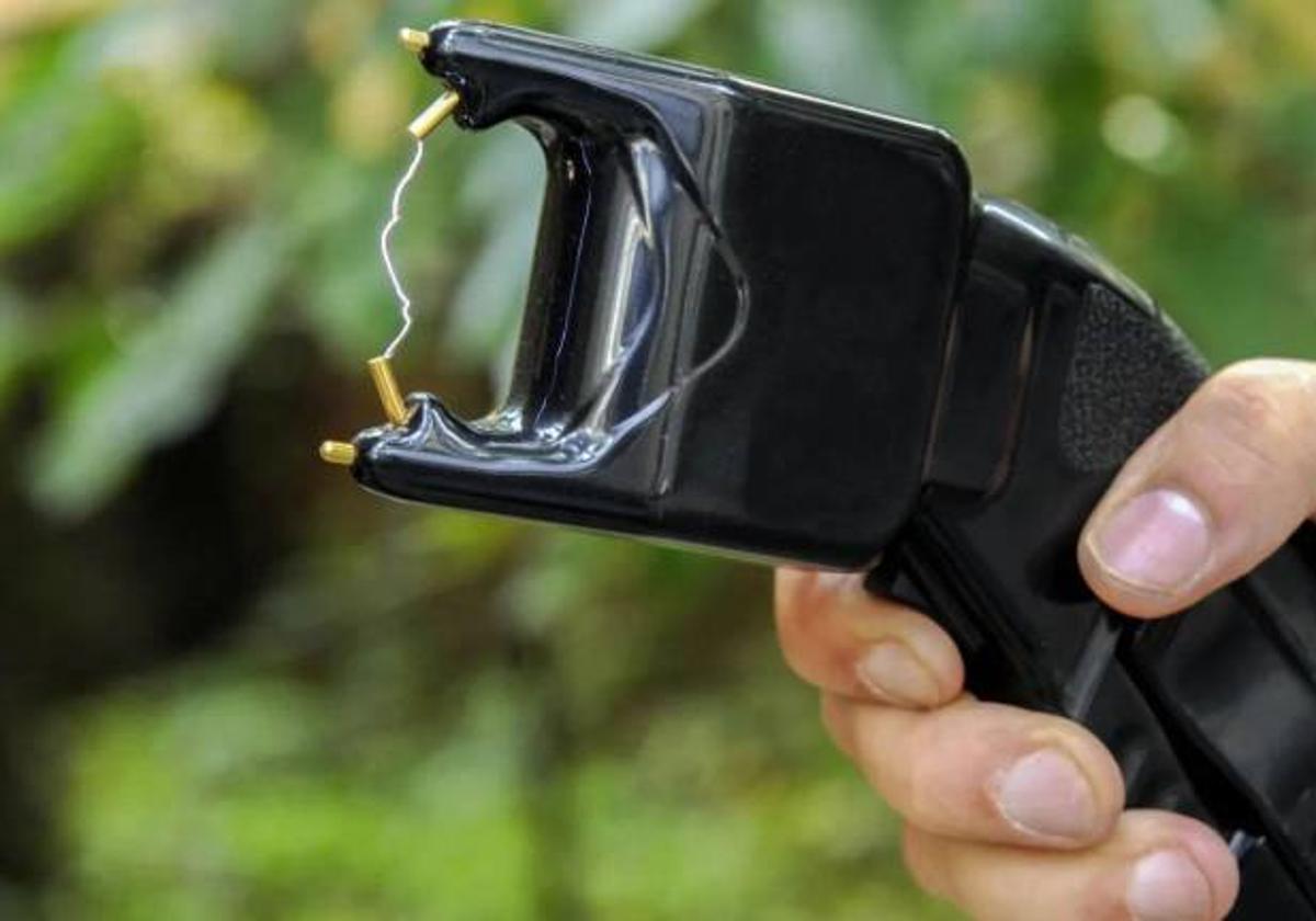 Cómo funciona una pistola táser y en qué situaciones debe usarse El Comercio Diario de Asturias